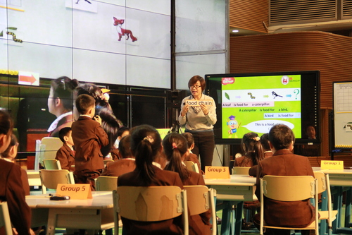 4 北京第二实验小学朝阳学校关亚欣执教“Who eats who？”