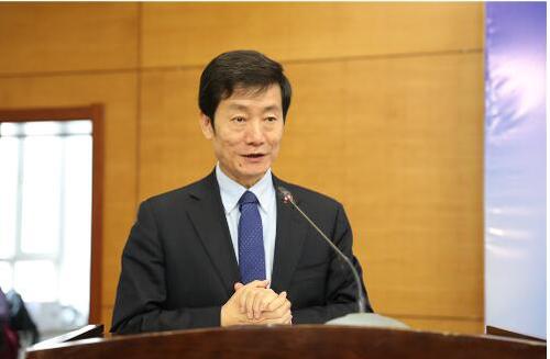 1 外研社总编辑徐建中