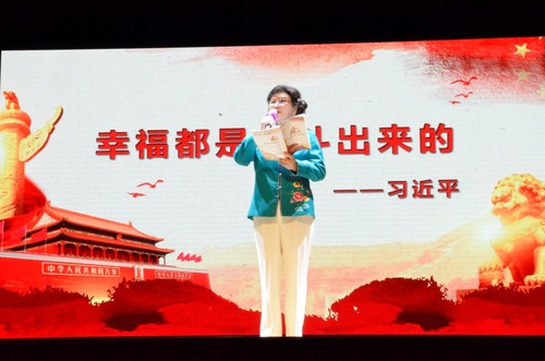著名评书表演艺术家刘兰芳