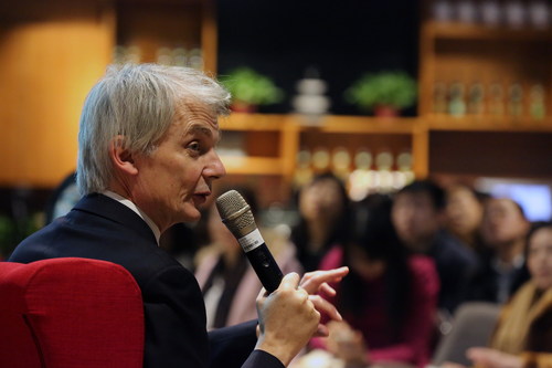 牛津国际出版研究中心主任、牛津布鲁克斯大学孔子学院英方院长Angus Phillips