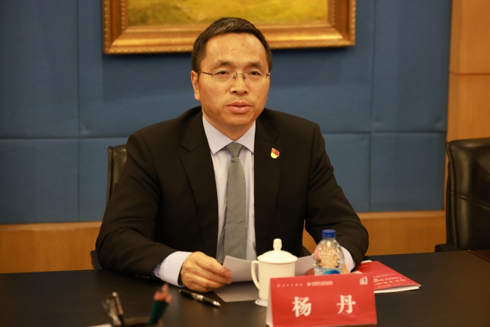 北京外国语大学党委副书记、校长  杨丹