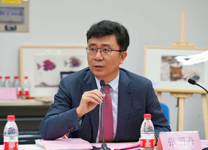 主题三 3.张明舟照片
