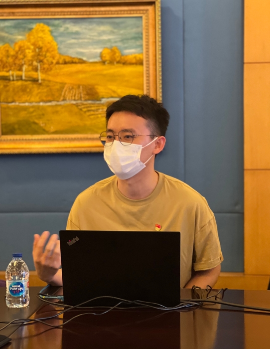 姜笑含同志发言