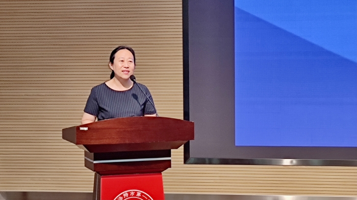 2. 李晶