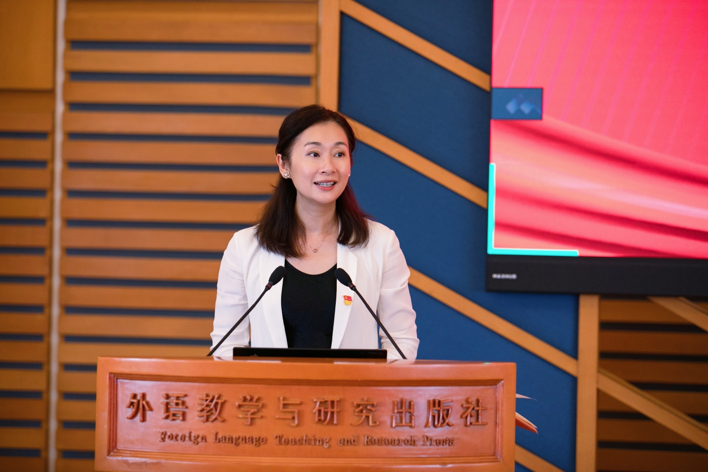 外研社与北邮人文学院联合党建活动-22.JPG