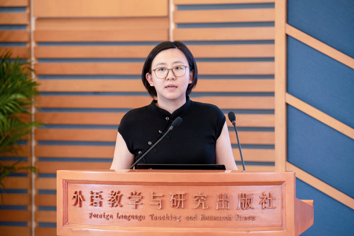 外研社与北邮人文学院联合党建活动-40.JPG