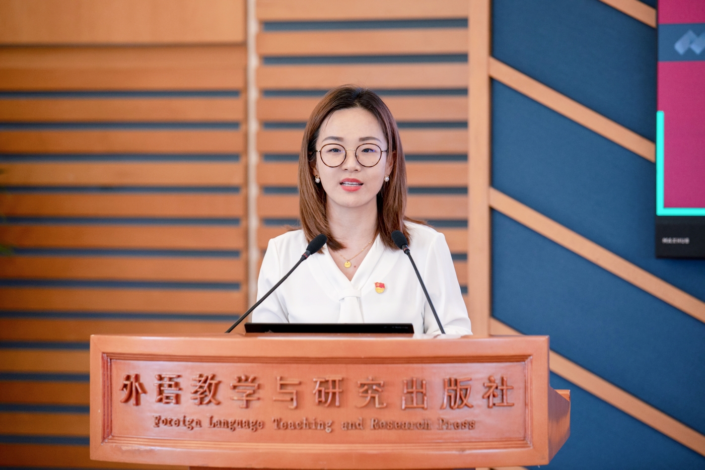外研社与北邮人文学院联合党建活动-44.JPG