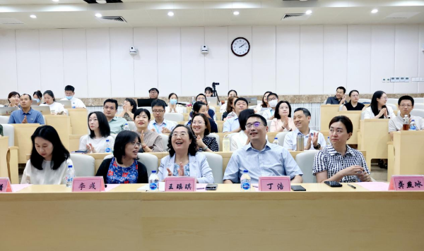 北京中医药大学中层干部和青年骨干教师英语能力强化示范培训班结业仪式新闻稿2016.png