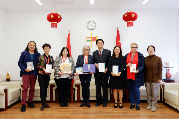 外研社代表团参加第29届布达佩斯国际图书节并访问相关文化教育机构和企业-final1244.png