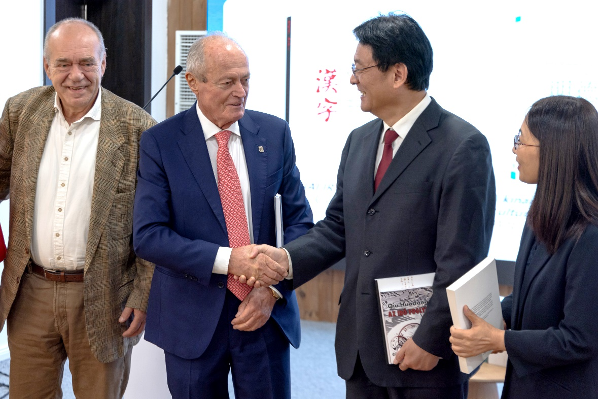 Unveiling a New Chapter in Publishing between China and Hungary: Book Launch and Signing Ceremony in Budapest Held by FLTRP’s China-themed Editorial Department in Hungary