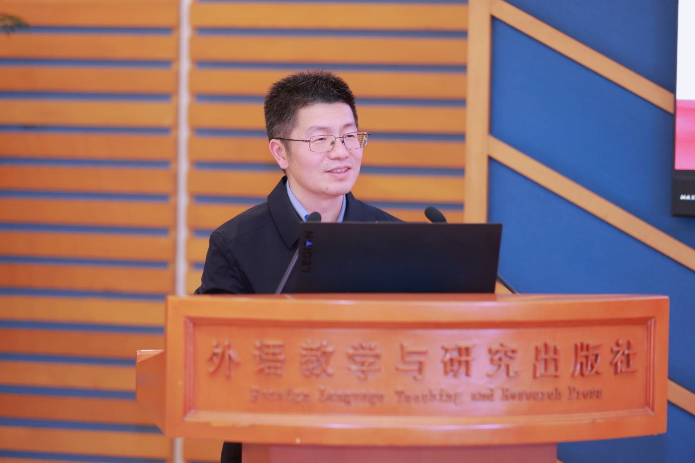 党委委员王勇同志主持新党员宣誓仪式环节.JPG