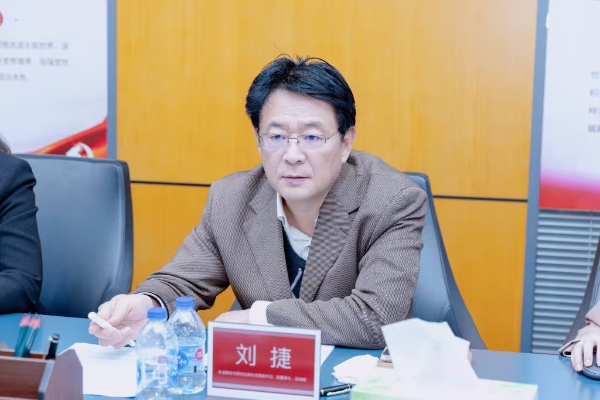 刘捷总编辑.jpg
