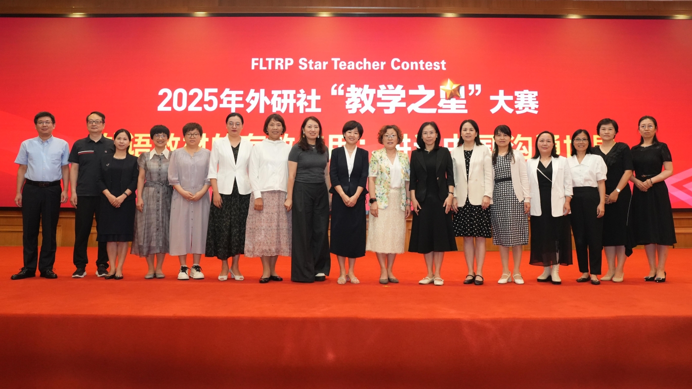 16 评委合影.JPG