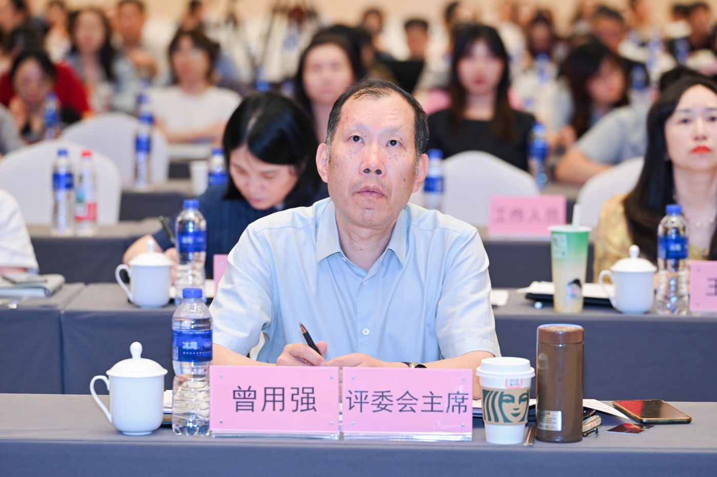 14 评委会主席 曾用强