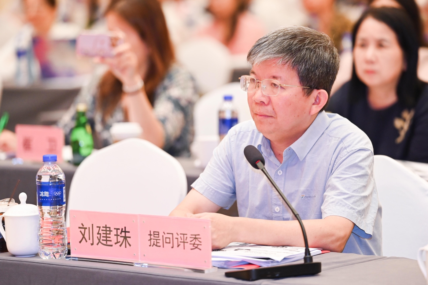 13 提问评委