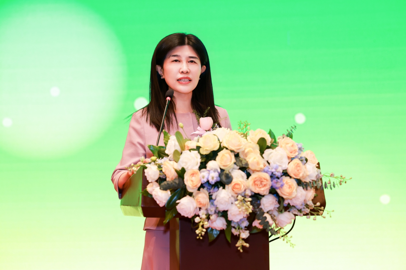 外研集团(外研社)党委书记、董事长,外研社社长 王芳 外研集团(外研社)党委书记、董事长,外研社社长 王芳